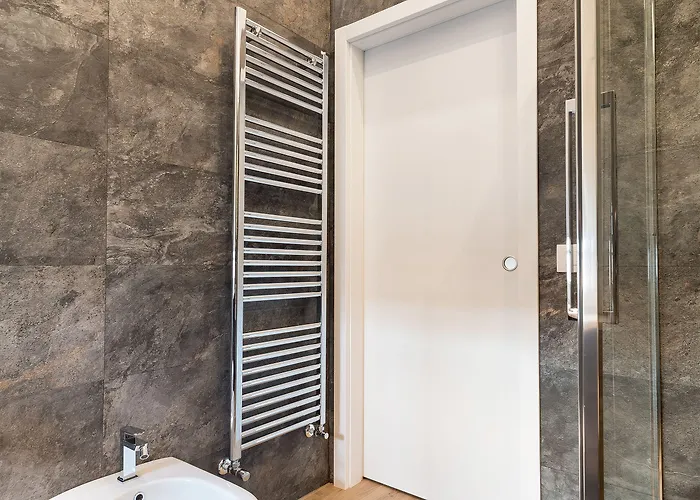 B-stay Via Milano 52 Maison d'hôtes 4*