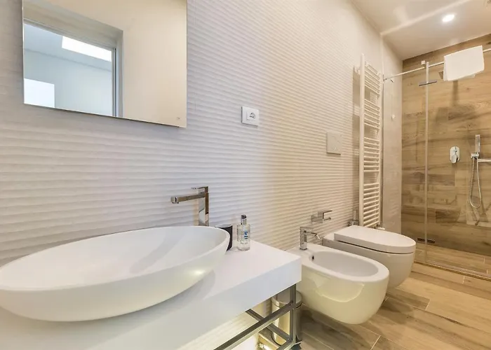 B-stay Via Milano 52 Maison d'hôtes 4*